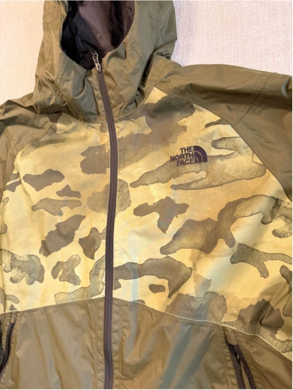 The north face boreal rain jacket Forest night green camouflage men’s size XL